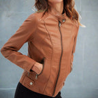 Valeria Chaqueta de Cuero para Mujer – Corte Elegante con Cremallera y Bolsillos Zip
