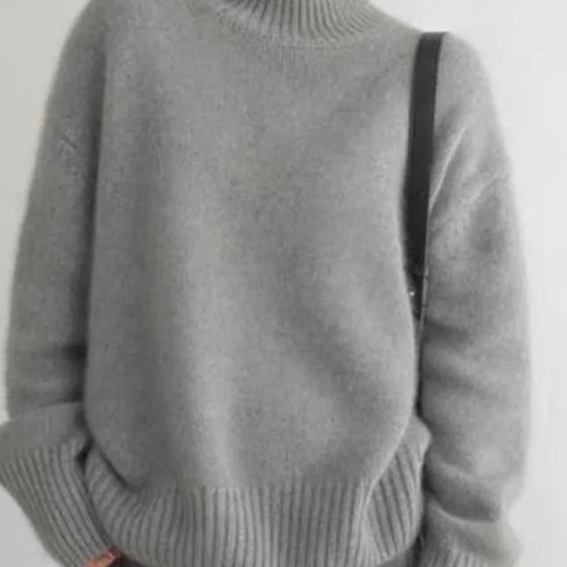 Sydney Jersey Oversize de Cachemir para Mujer – Suéter Cuello Alto Elegante Premium
