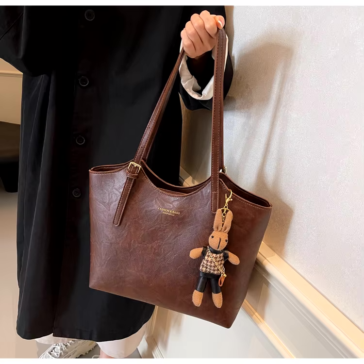 Emma Rustic Edge Tote – Bolso Tote Vintage de Cuero Vegano Elegante