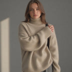 Sydney Jersey Oversize de Cachemir para Mujer – Suéter Cuello Alto Elegante Premium